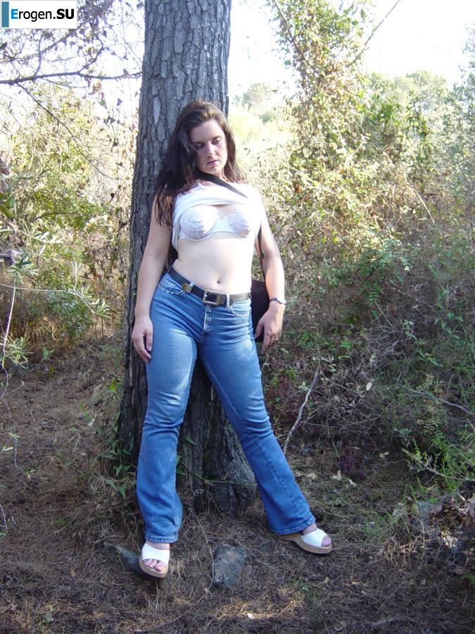 Low-handed brunette. Part 2. Slide 7