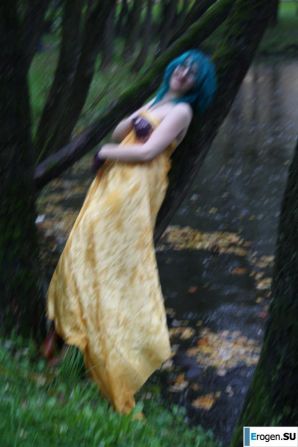 Eve in the park. Thumb 12