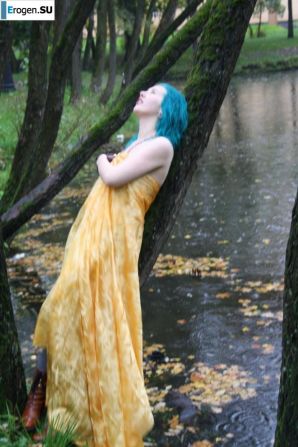 Eve in the park. Thumb 14