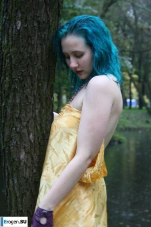 Eve in the park. Thumb 30