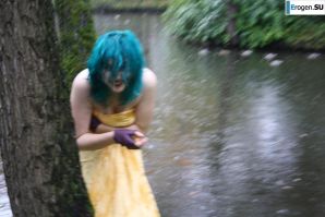 Eve in the park. Thumb 9