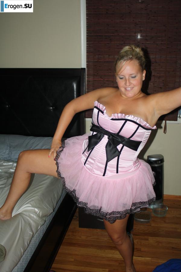 The donut girl and her personal photos. Photo 33