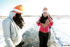 Dutch nudists in winter. Part 2. Thumb 3