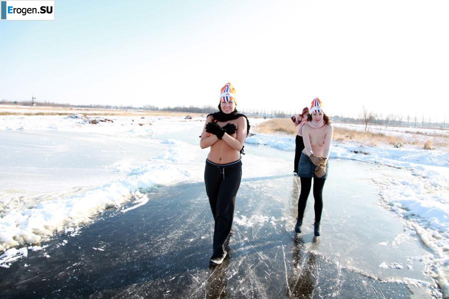 Голландские нудистки зимой. Часть 3. Фото 38