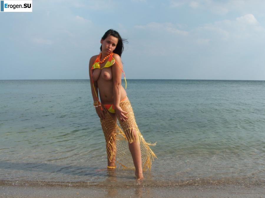 Brunette with forms. Photo 14