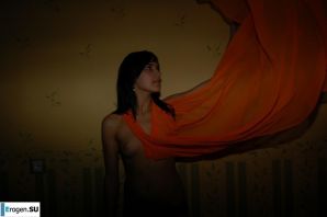Домашняя фотосессия брюнетки. Эскиз 36