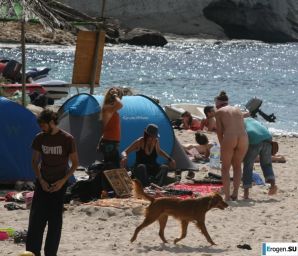 And again, hippies. Now on the beach. Part 2. Thumb 5