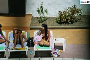 Girls sunbathe topless near the pool. Part 3. Thumb 22
