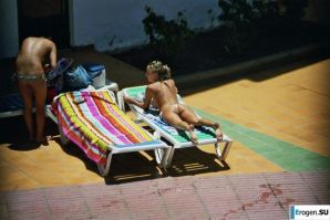 Girls sunbathe topless near the pool. Part 3. Thumb 23
