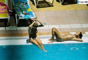 Girls sunbathe topless near the pool. Part 3. Thumb 32