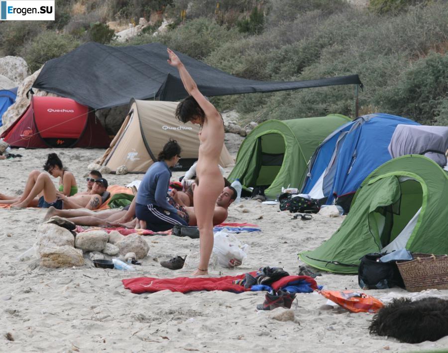 And again, hippies. Now on the beach. Part 3. Photo 22