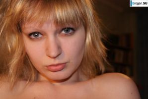 Красивая девочка фоткает себя. Часть 2. Эскиз 23