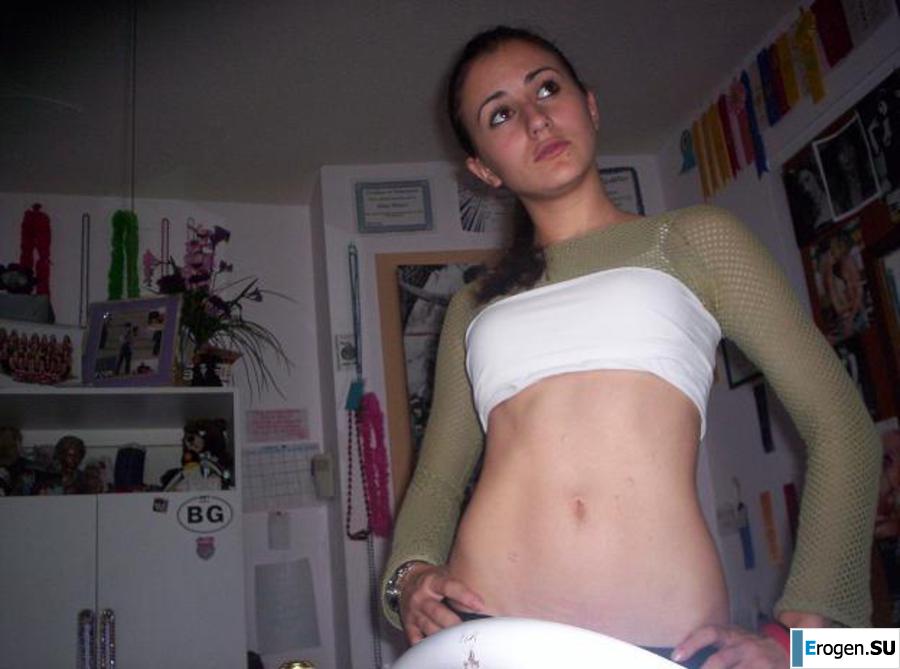 Beautiful Bulgarian posing at home and on the beach. Part 2. Photo 22