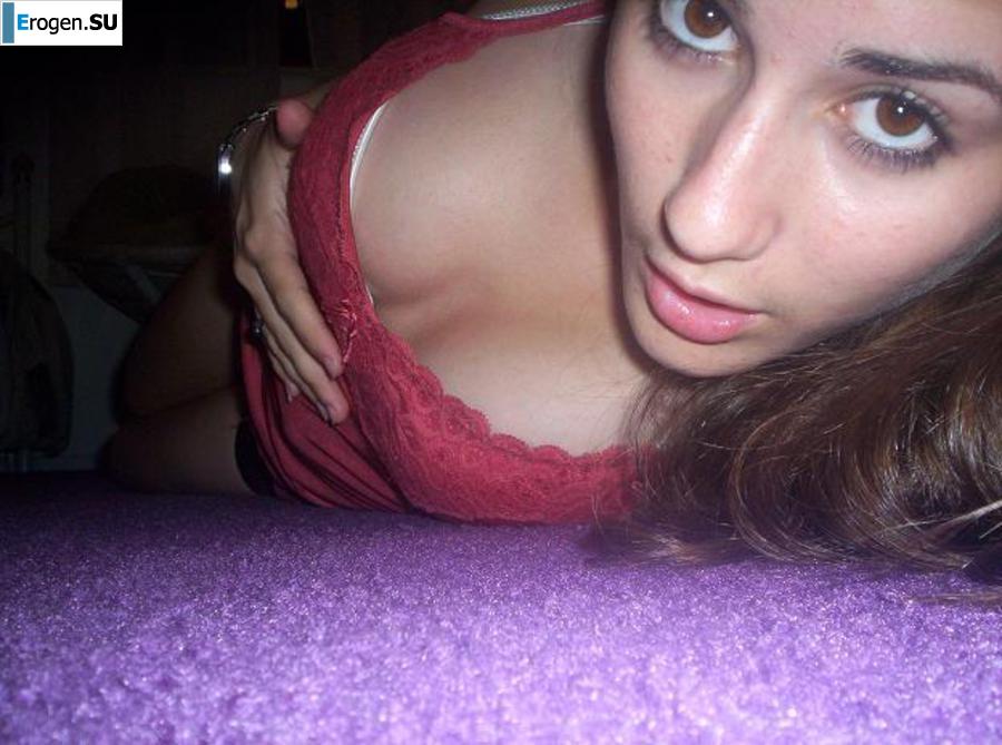 Beautiful Bulgarian posing at home and on the beach. Part 2. Photo 24