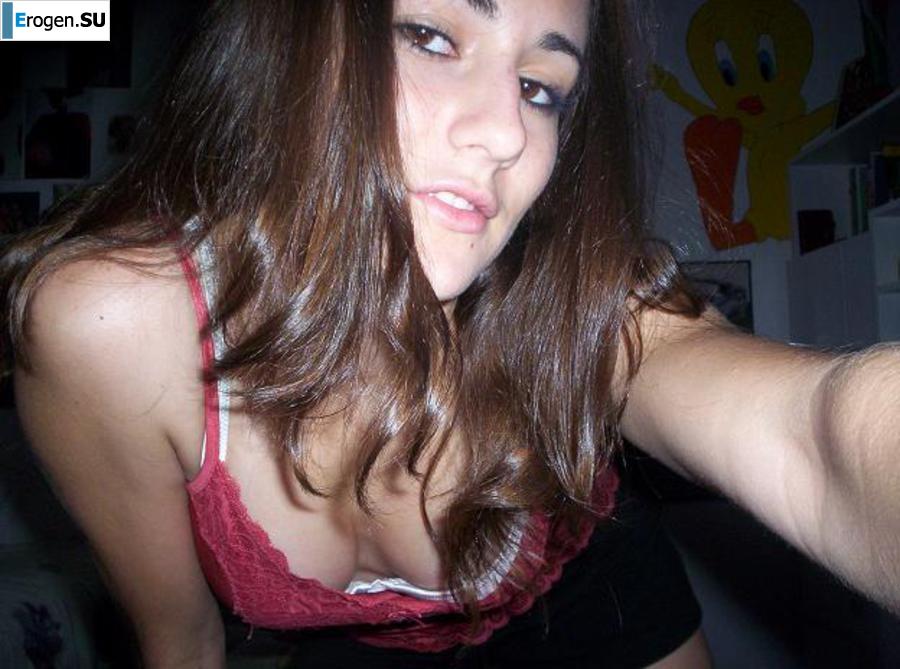 Beautiful Bulgarian posing at home and on the beach. Part 2. Photo 28