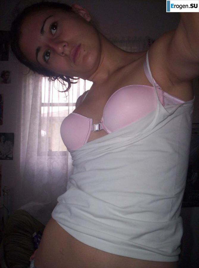 A beautiful Bulgarian posing at home and on the beach. Part 3. Photo 13