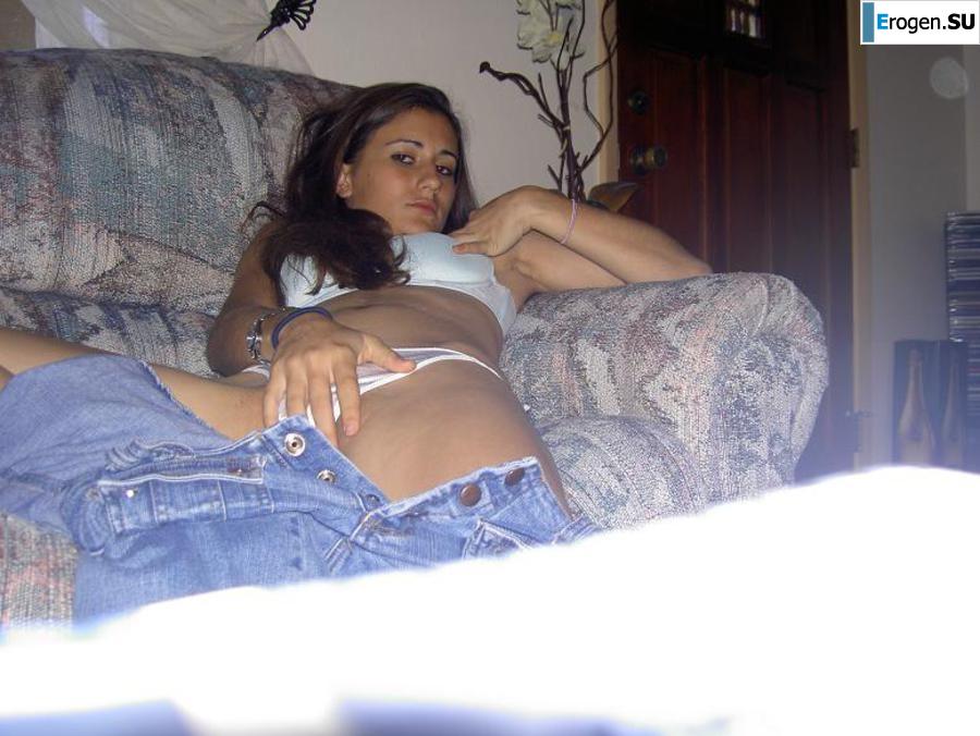 A beautiful Bulgarian posing at home and on the beach. Part 3. Photo 17