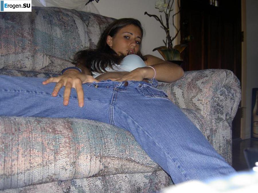 A beautiful Bulgarian posing at home and on the beach. Part 3. Photo 18