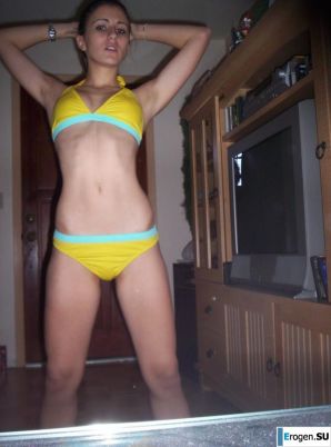 A beautiful Bulgarian posing at home and on the beach. Part 3. Thumb 38
