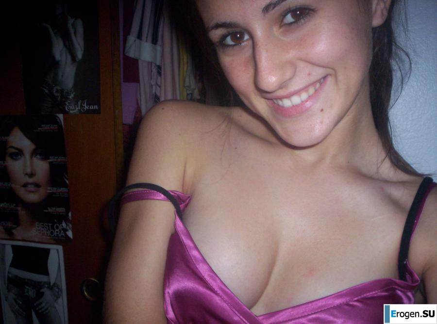 Beautiful Bulgarian posing at home and on the beach. Part 4. Photo 20