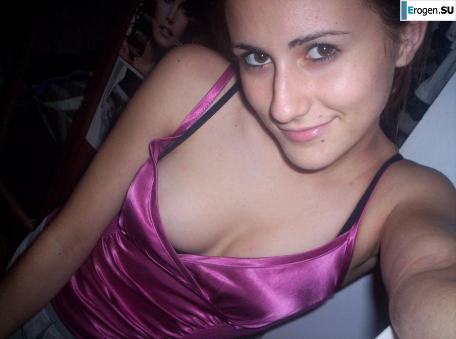 Beautiful Bulgarian posing at home and on the beach. Part 4. Photo 22