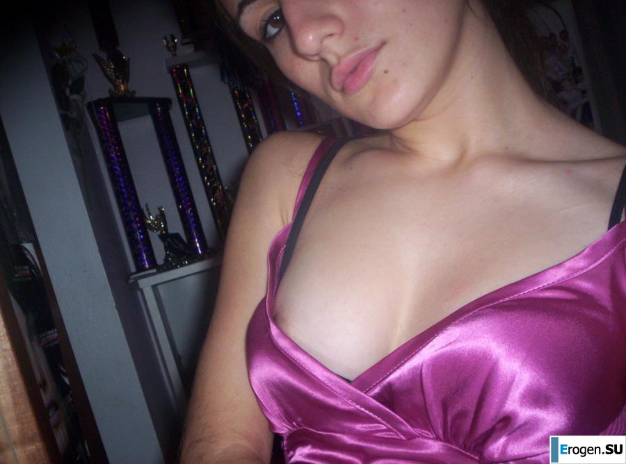 Beautiful Bulgarian posing at home and on the beach. Part 4. Photo 23
