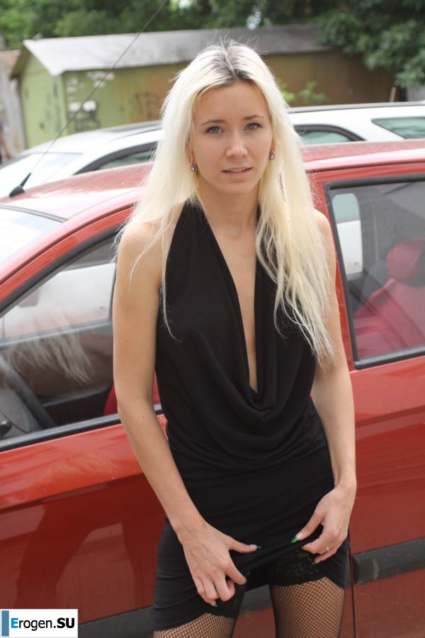 Nastya from Samara walks around the city and shows herself. Photo 32