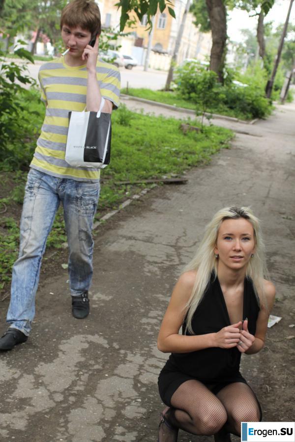 Настя из Самары ходит по городу и показывает себя. Часть 2. Фото 22