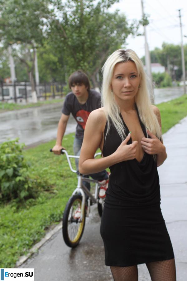 Настя из Самары ходит по городу и показывает себя. Часть 2. Фото 31