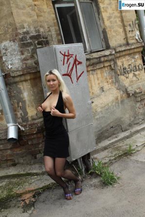 Настя из Самары ходит по городу и показывает себя. Часть 2. Эскиз 18