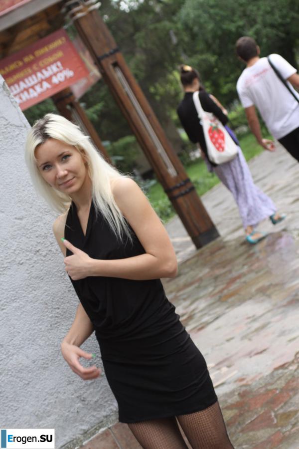 Nastya from Samara walks around the city and shows herself. Part 3. Photo 28