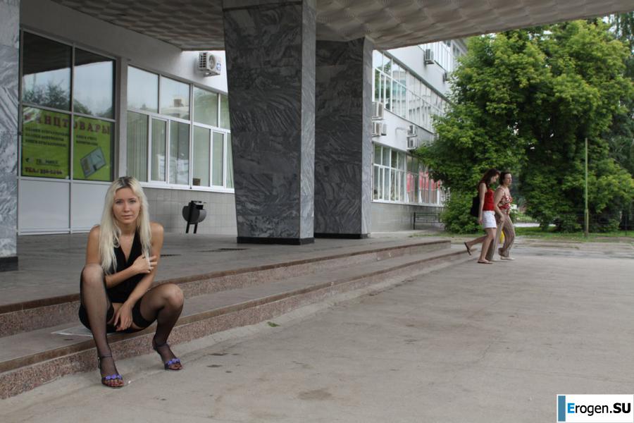 Настя из Самары ходит по городу и показывает себя. Часть 5. Фото 34
