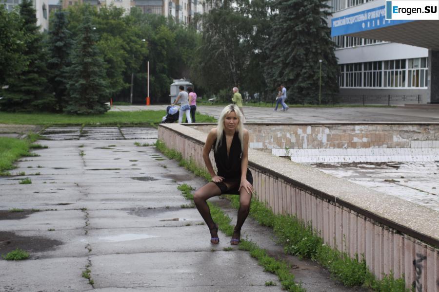 Nastya from Samara walks around the city and shows herself. Part 6. Photo 28