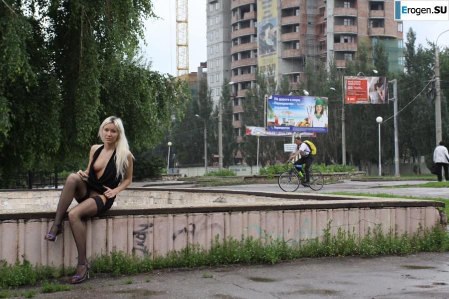 Nastya from Samara walks around the city and shows herself. Part 7. Photo 4