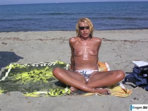 Худая европейка на море. Часть 2. Эскиз 26