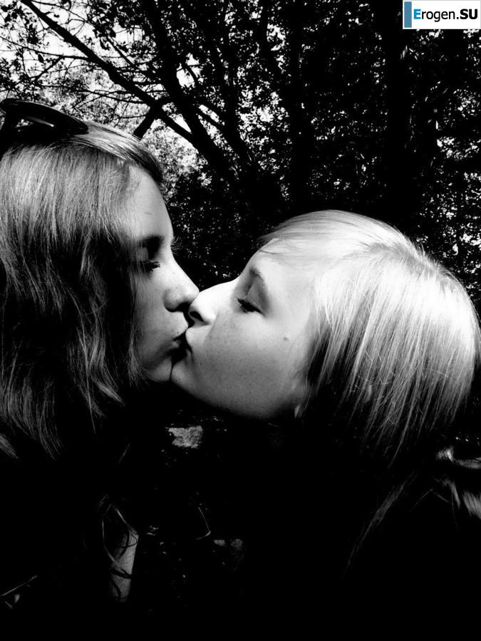 Three Czech Women in Nature. Photo 4
