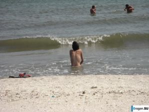 Topless thin girl on the beach. Thumb 34