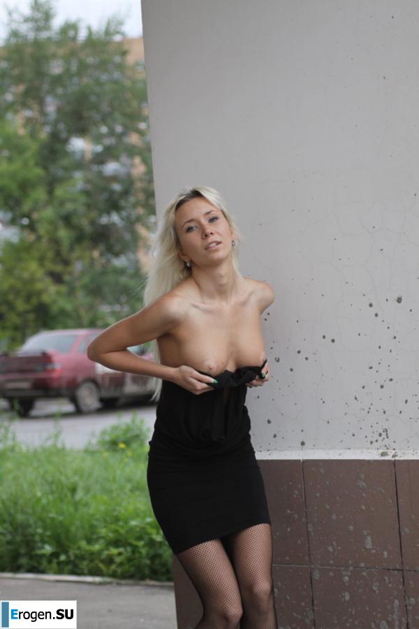 Nastya from Samara walks around the city and shows herself. Part 16. Photo 14