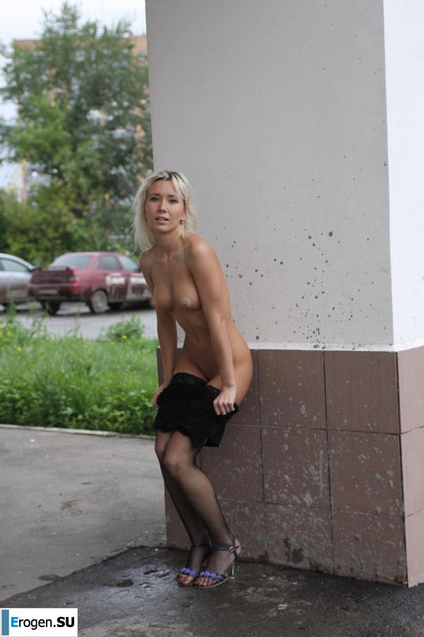 Nastya from Samara walks around the city and shows herself. Part 16. Photo 23