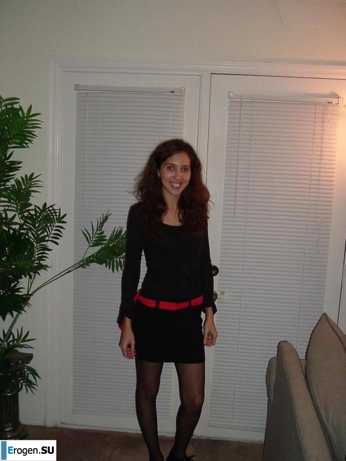 Smiling brunette with everlasting nipples. Part 5. Photo 26