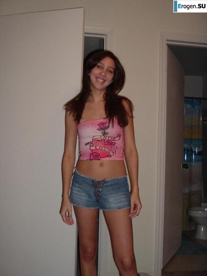 Smiling brunette with everlasting nipples. Part 5. Photo 34