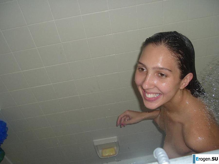 Smiling brunette with everlasting nipples. Part 6. Photo 17
