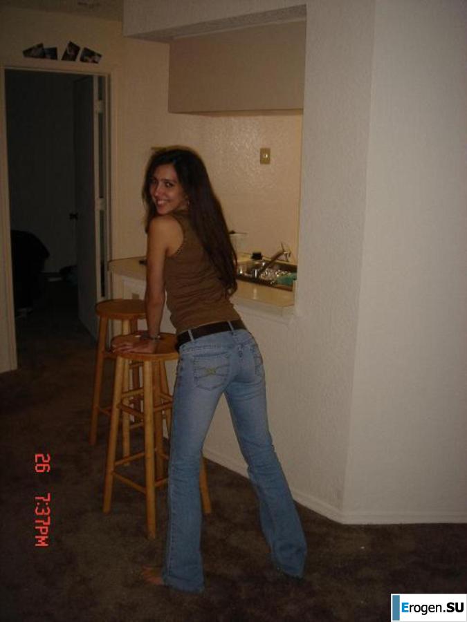 Smiling brunette with everlasting nipples. Part 6. Photo 32