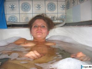 Позируют в домашней обстановке. Эскиз 38