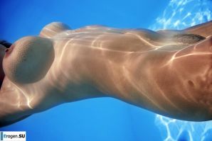 underwater girls. Thumb 9