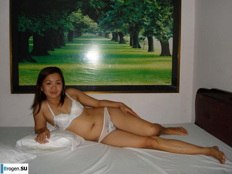Amateur filming of naked girls. Part 2. Slide 19