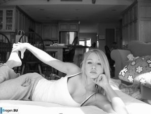 Young people like to pose. Thumb 25
