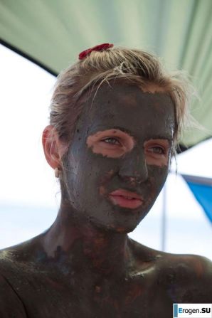 Naked in the Mud. Thumb 15