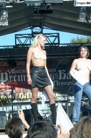 Tits and some pussies at rock concerts. Part 2. Thumb 15