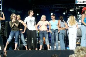 Tits and some pussies at rock concerts. Part 2. Thumb 17